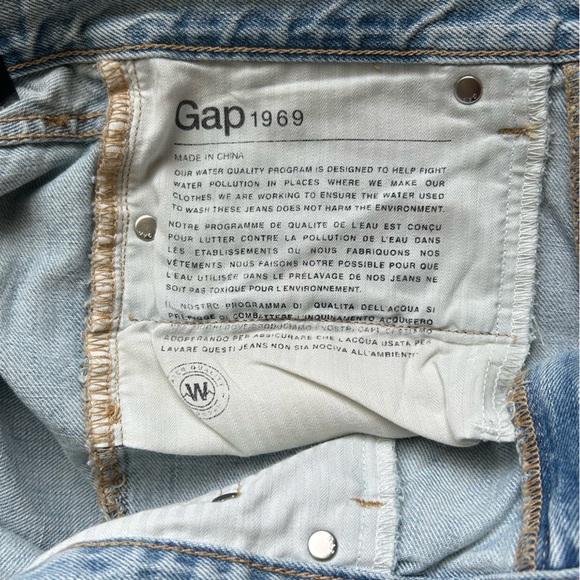 NWT GAP Mid Rise Slim Denim Shorts - Picture 8 of 9